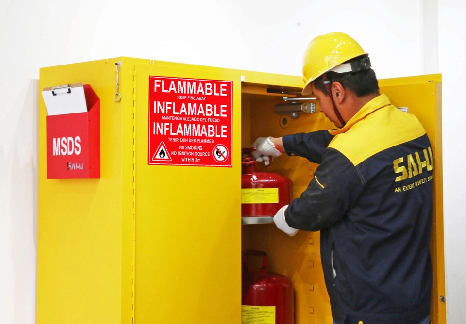 В чем заключается функция шкафа безопасности?